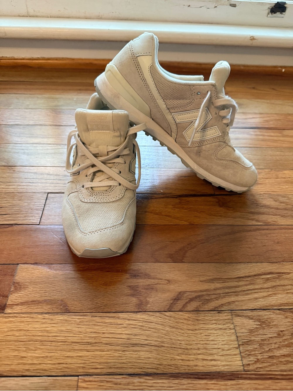 Women’s New Balance 696 sneakers